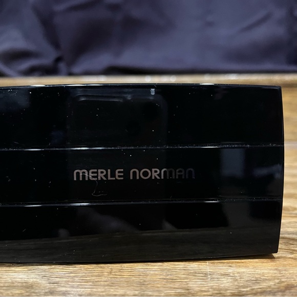 Merle Norman Other - Merle Norman Ultra Powder Foundation in Ultra Neutral